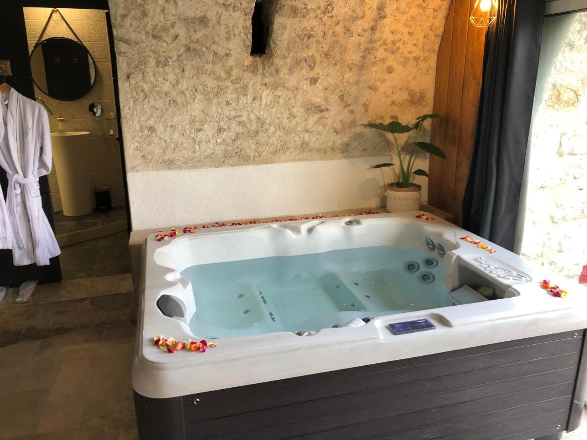 Le Manoir: Chambre D'Hote De Charme Avec Jacuzzi Privatif La Roquette-sur-Var Exterior foto